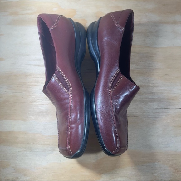 Trotters Courtney Burgundy Leather Slip-On Shoes Women’s Size 8 Wide - Picture 4 of 8